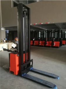 Gerbeur électrique SMITH avec plateforme 1500 kg 260 cm